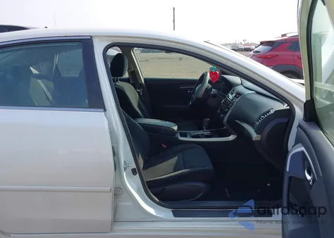 2015 Nissan Altima 2.5 Sv z USA, uszkodzony, nr VIN 1N4AL3AP6FC242927